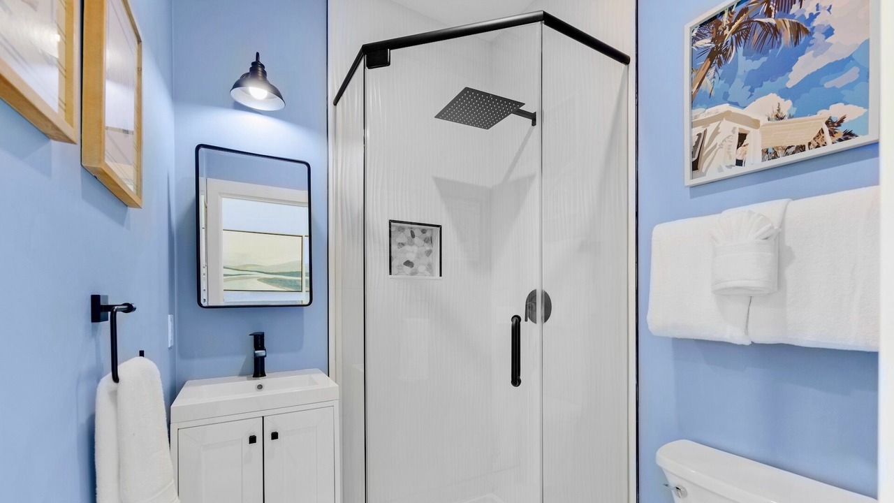 Photo of Bathroom in Uptown - Upper Duval