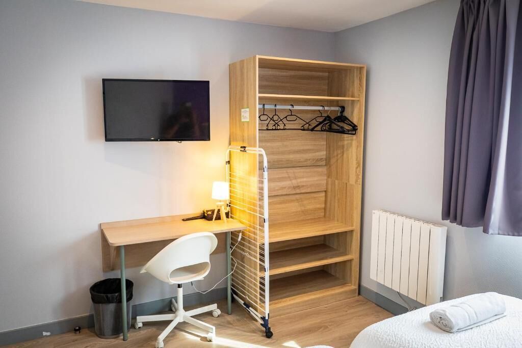 Photo of Bedroom in Villeneuve-le-Roi