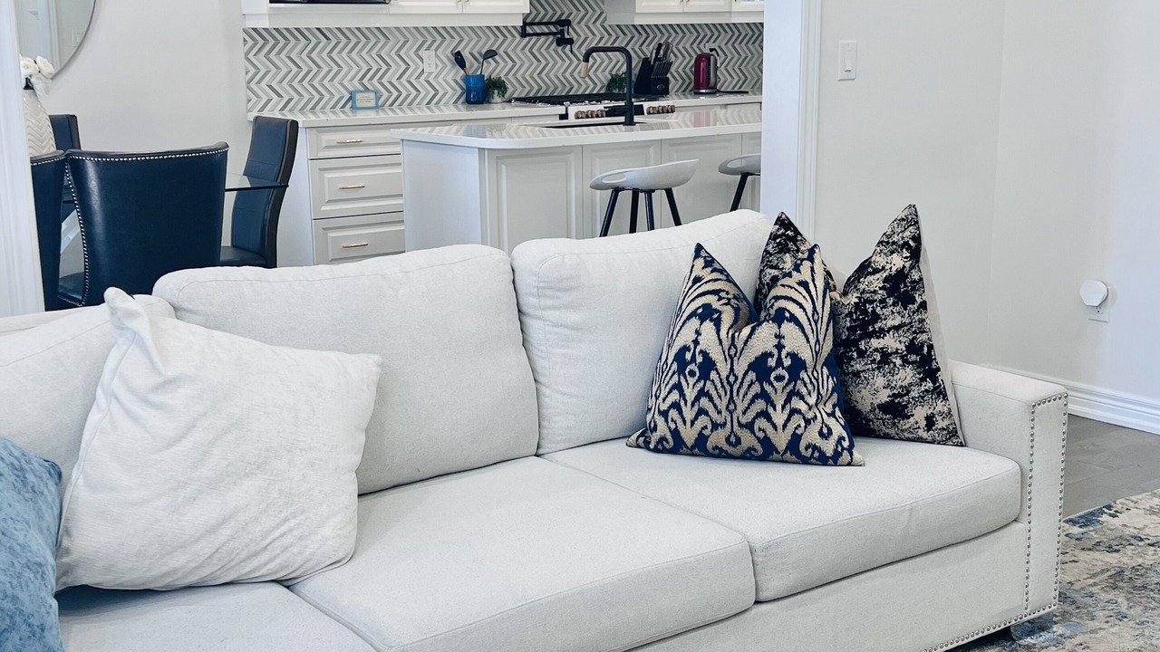 Photo of Livingroom in Oakville