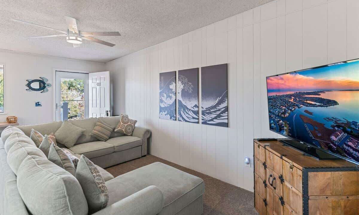 Photo of Livingroom in Caine Woods