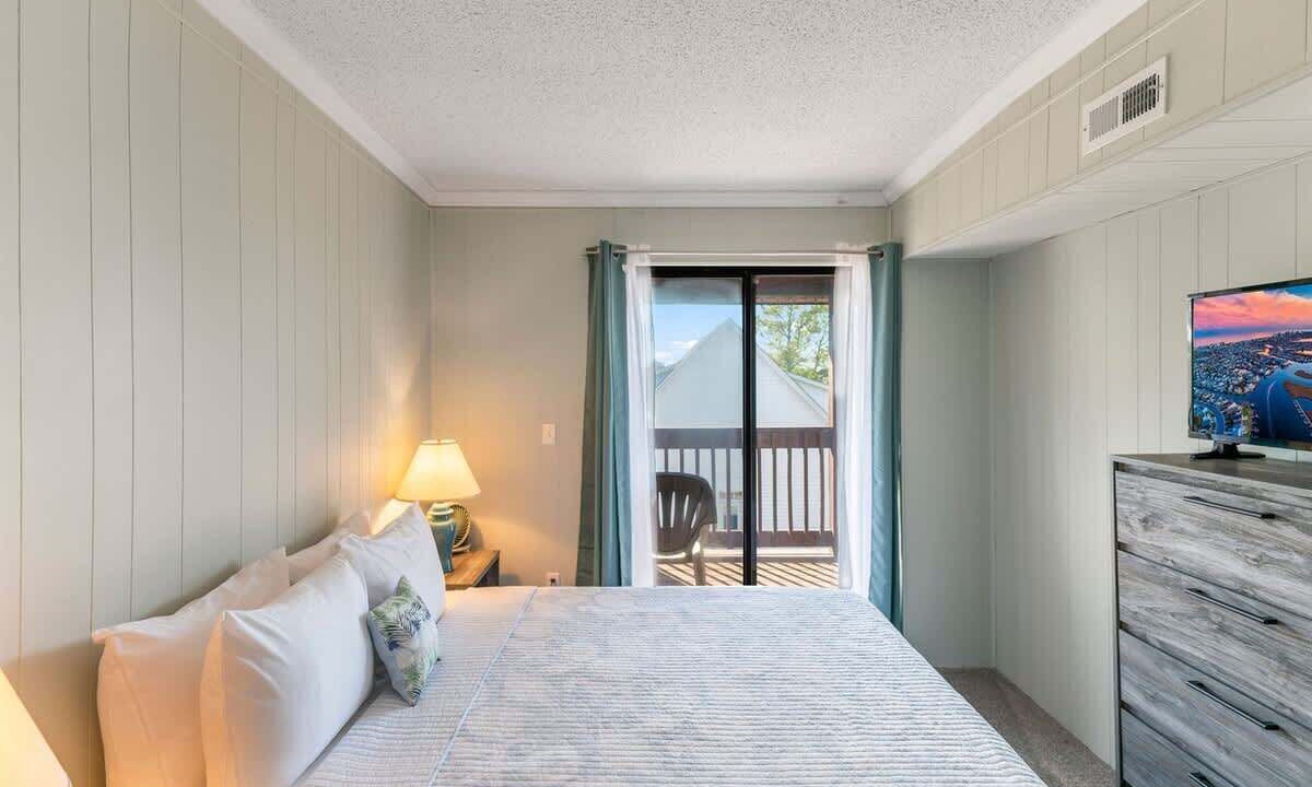 Photo of Bedroom in Caine Woods