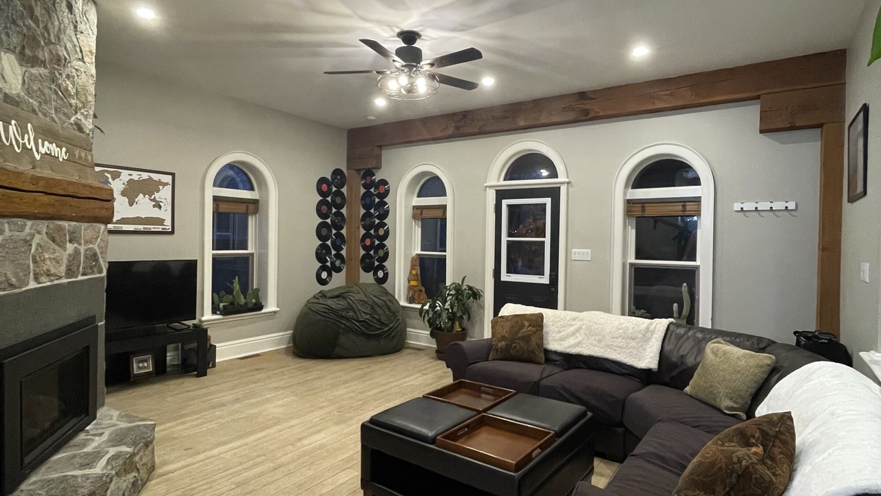 Photo of Livingroom in Alton