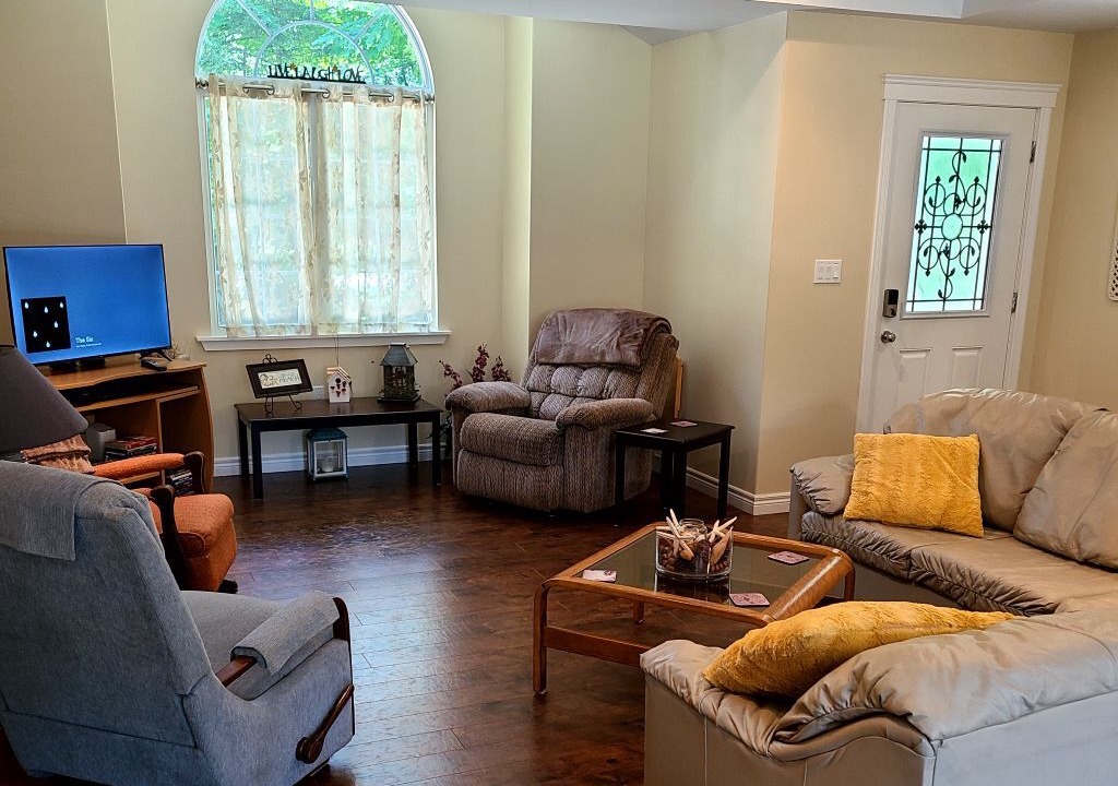Photo of Livingroom in Point Clark
