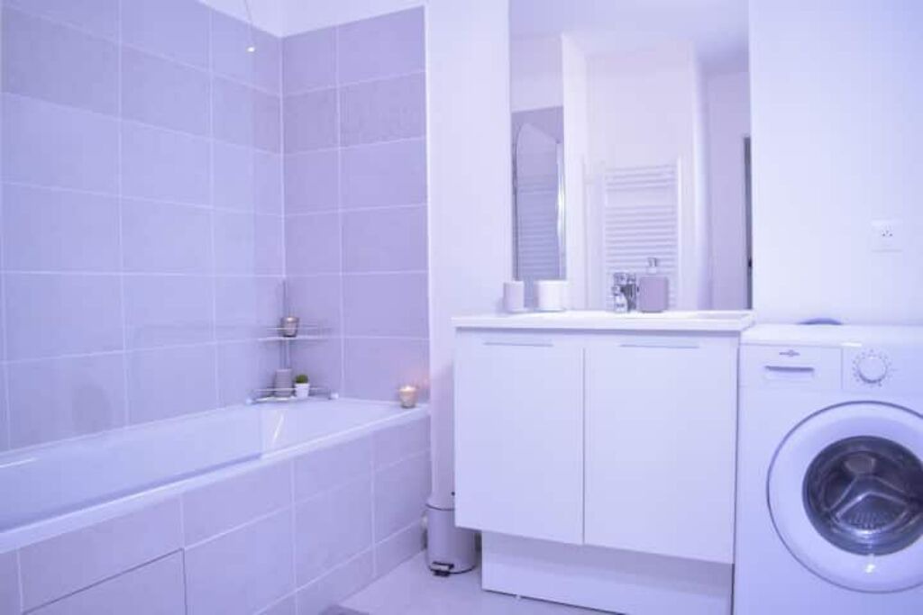 Photo of Bathroom in Le Bourget