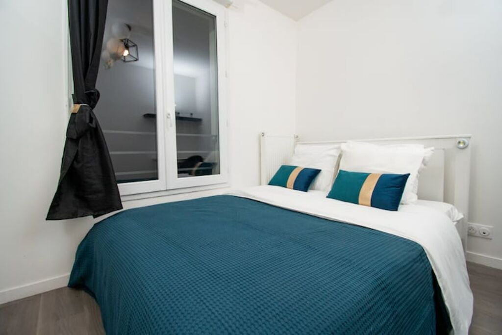 Photo of Bedroom in Le Bourget