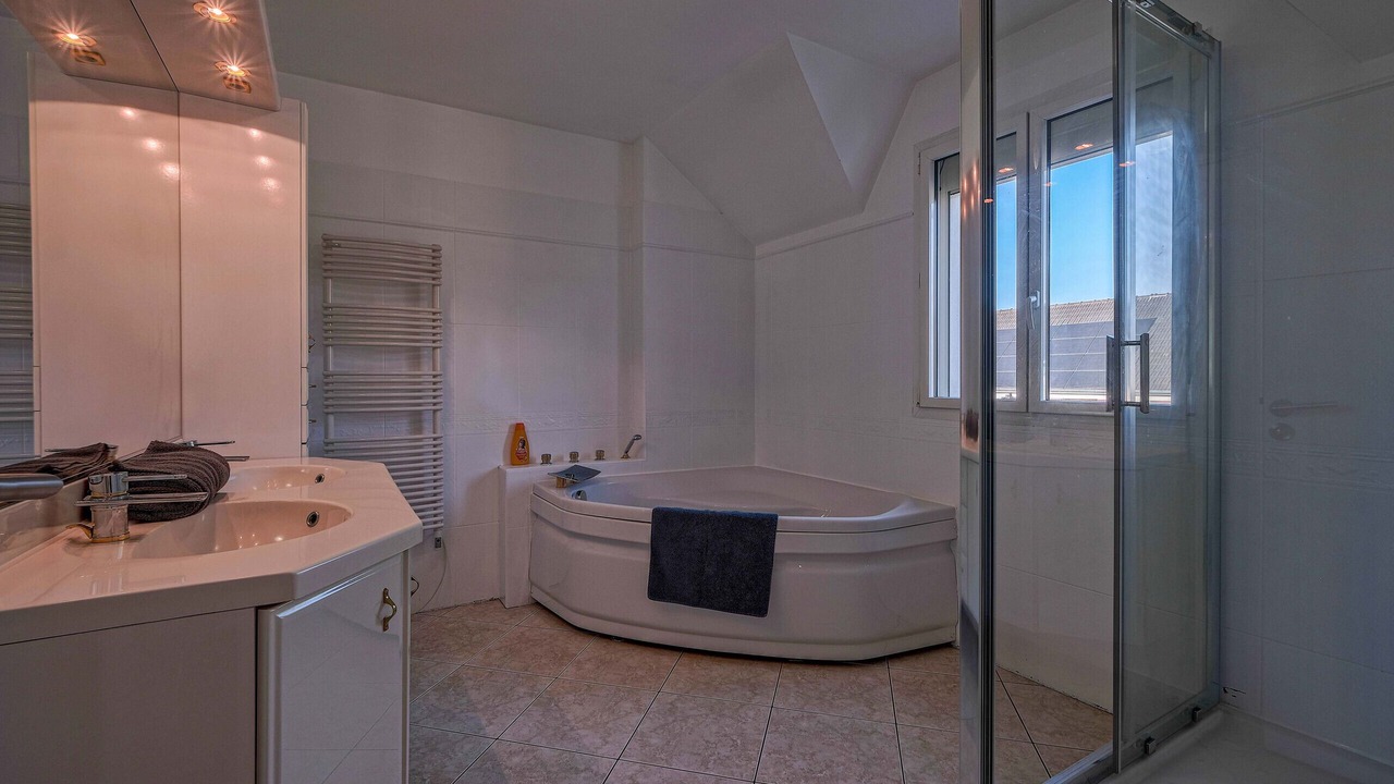 Photo of Bathroom in Montevrain