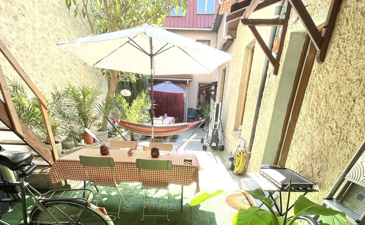 Photo of Outdoor in Les Puces de Saint-Ouen