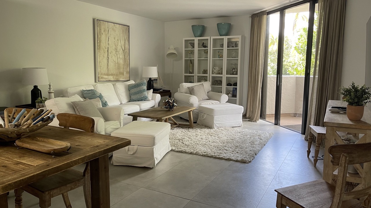 Photo of Livingroom in Key Biscayne