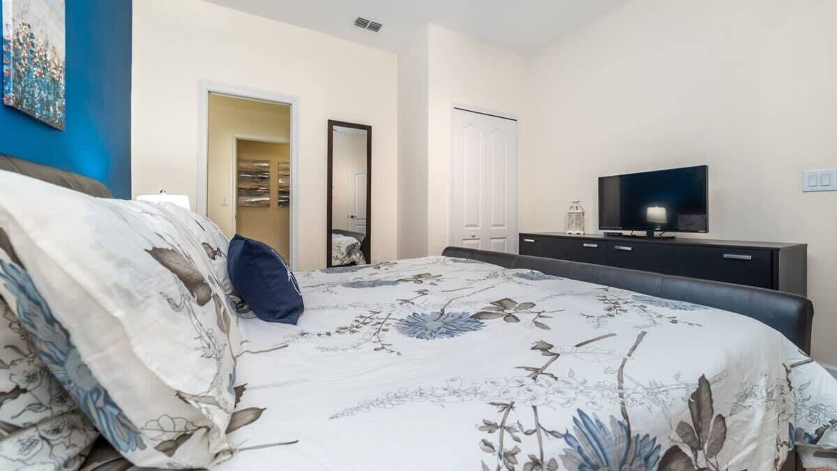 Photo of Bedroom in Tuscan Ridge