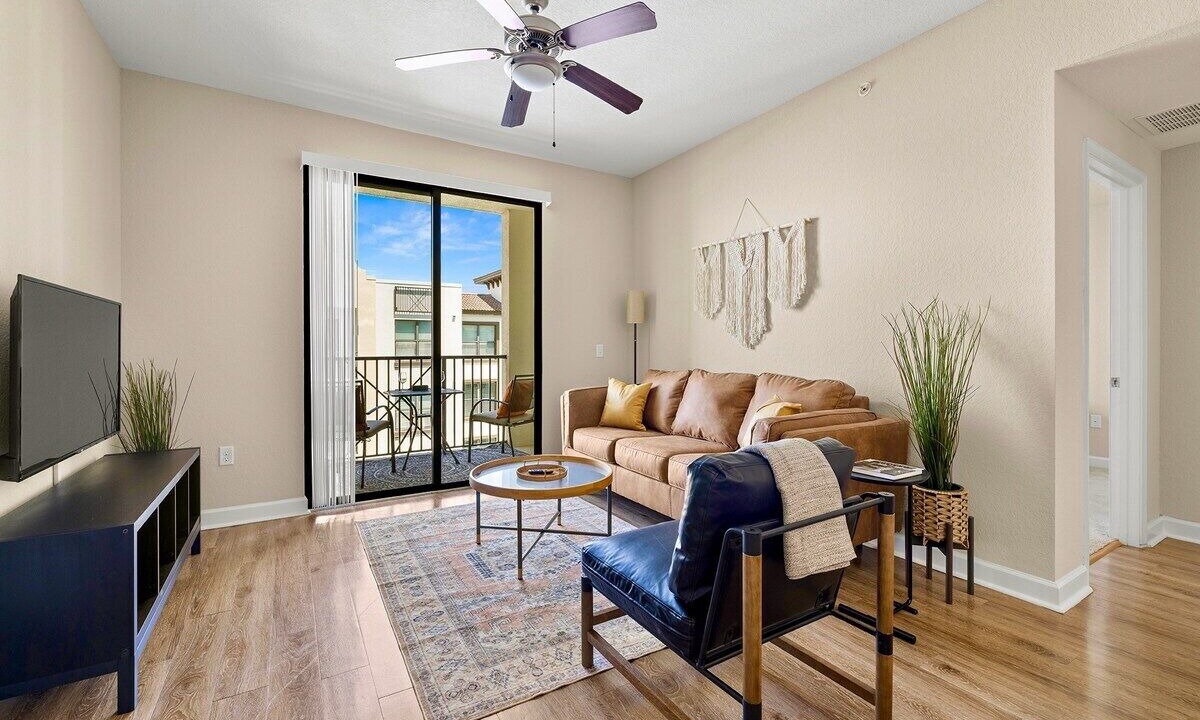Photo of Livingroom in Carver City - Lincoln Gardens