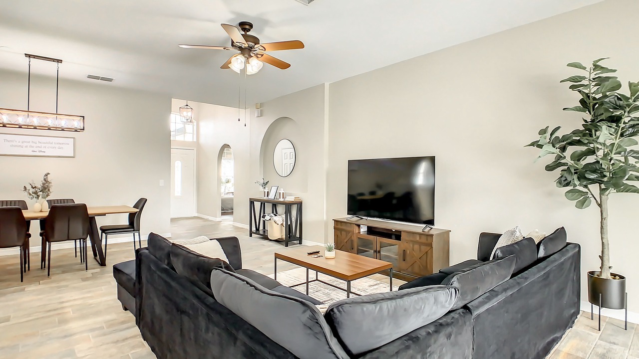 Photo of Livingroom in Crescent Lakes