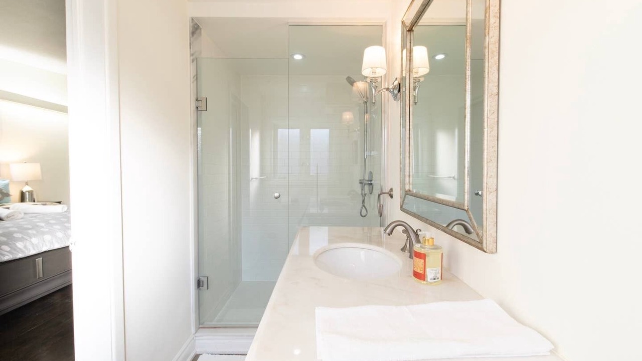 Photo of Bathroom in Bathurst Manor