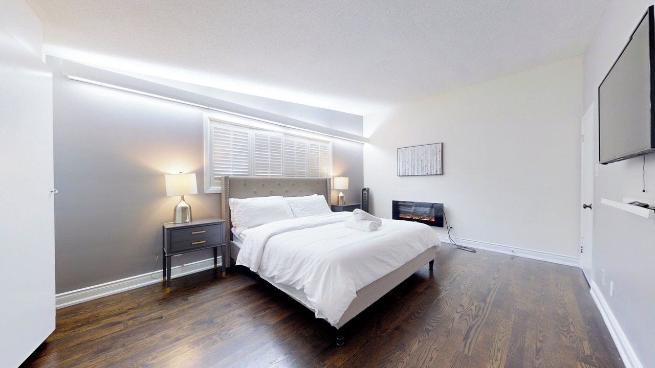 Photo of Bedroom in Bathurst Manor