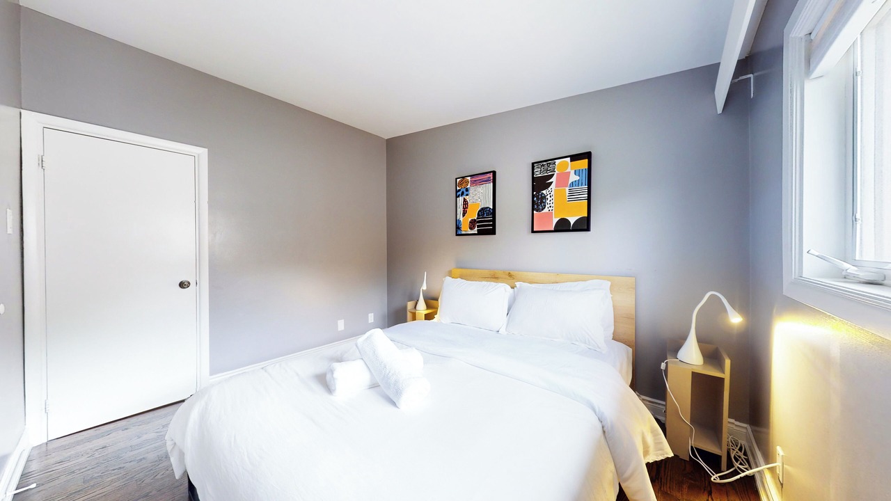 Photo of Bedroom in Bathurst Manor