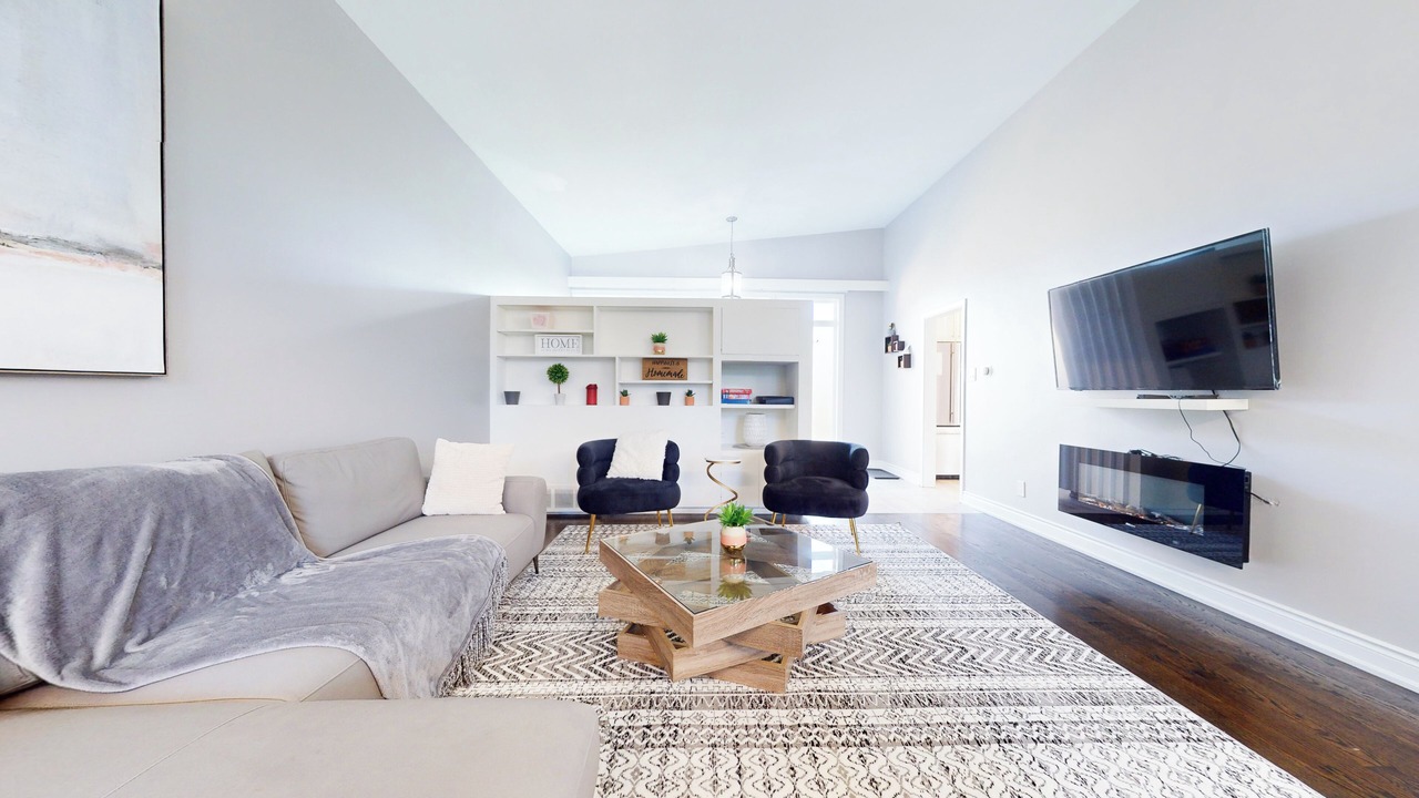 Photo of Livingroom in Bathurst Manor