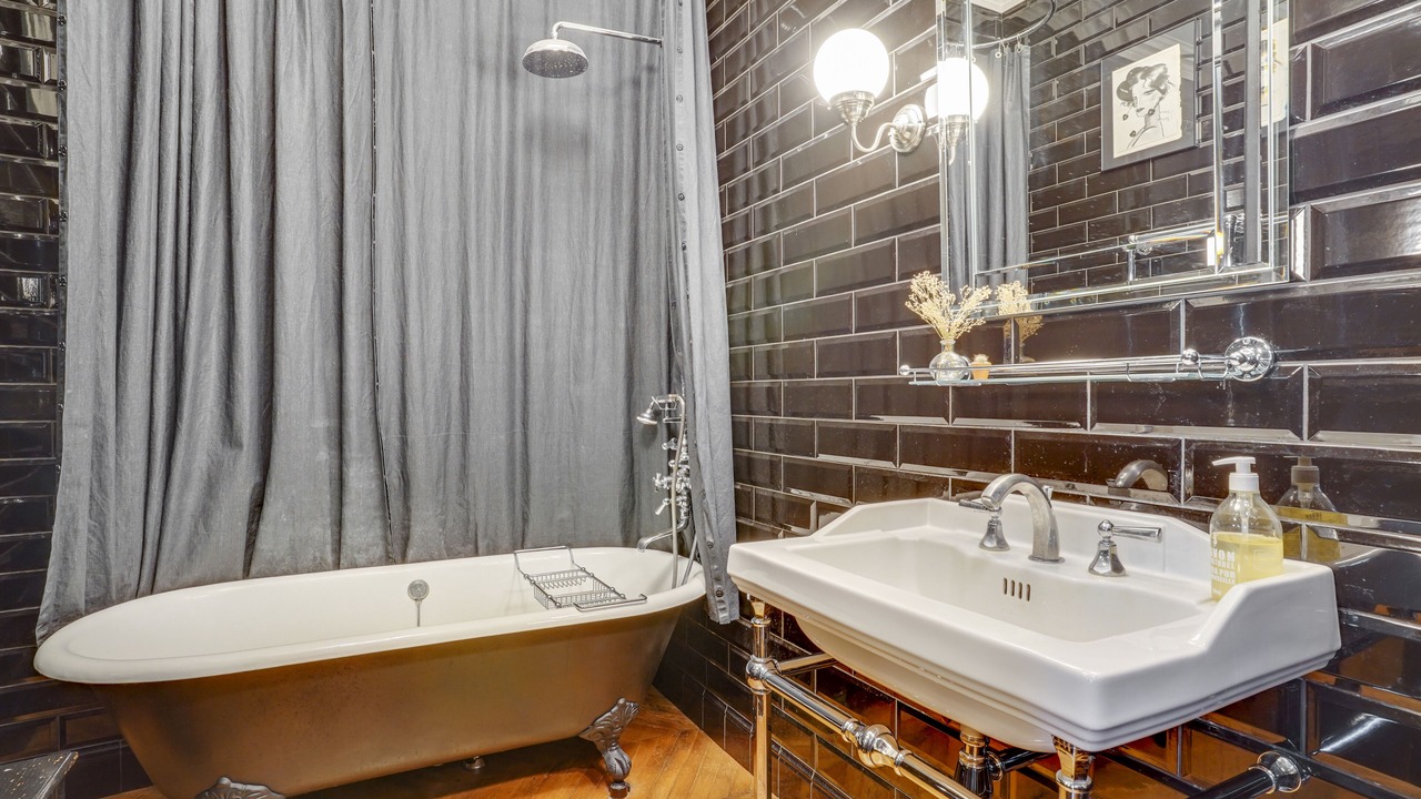 Photo of Bathroom in Montparnasse