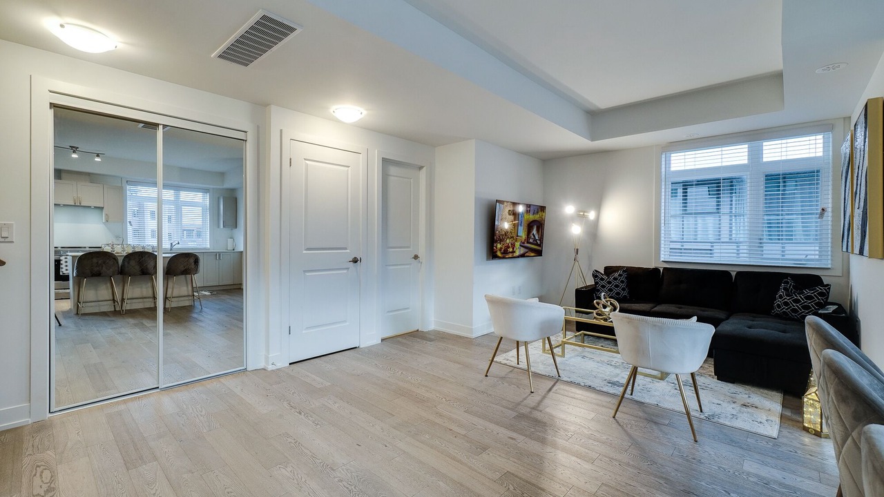 Photo of Livingroom in Lakeview