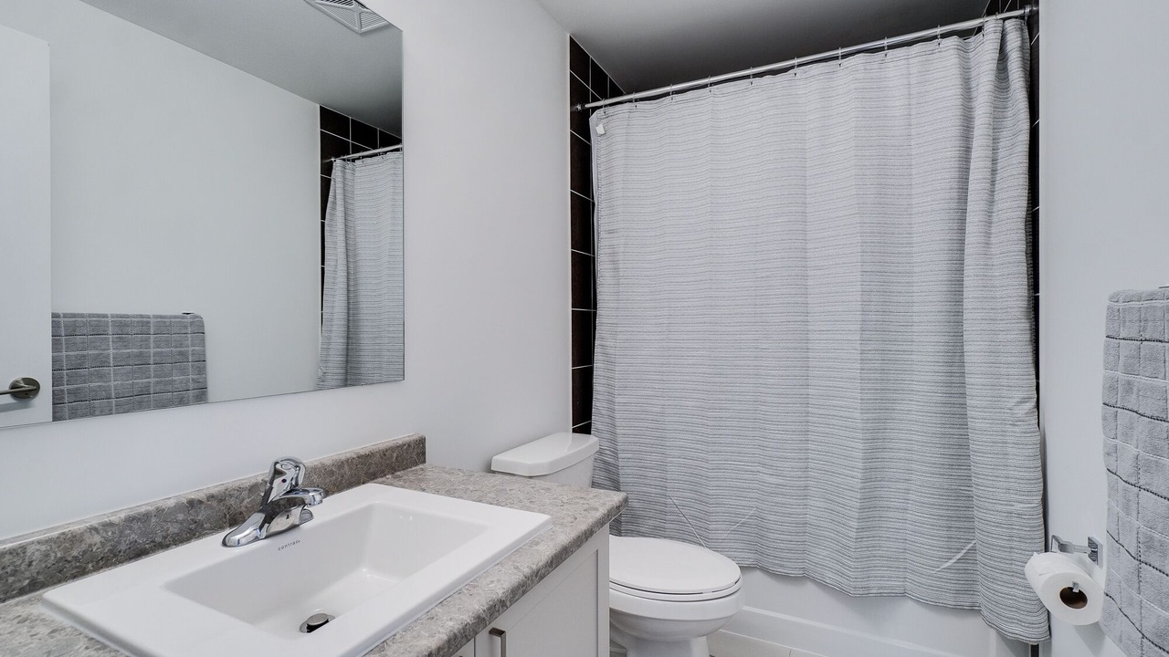 Photo of Bathroom in Lakeview