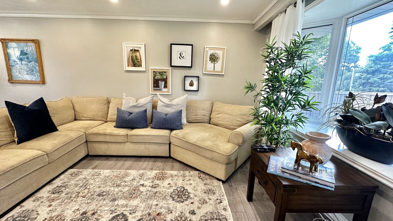 Photo of Livingroom in West Oakville