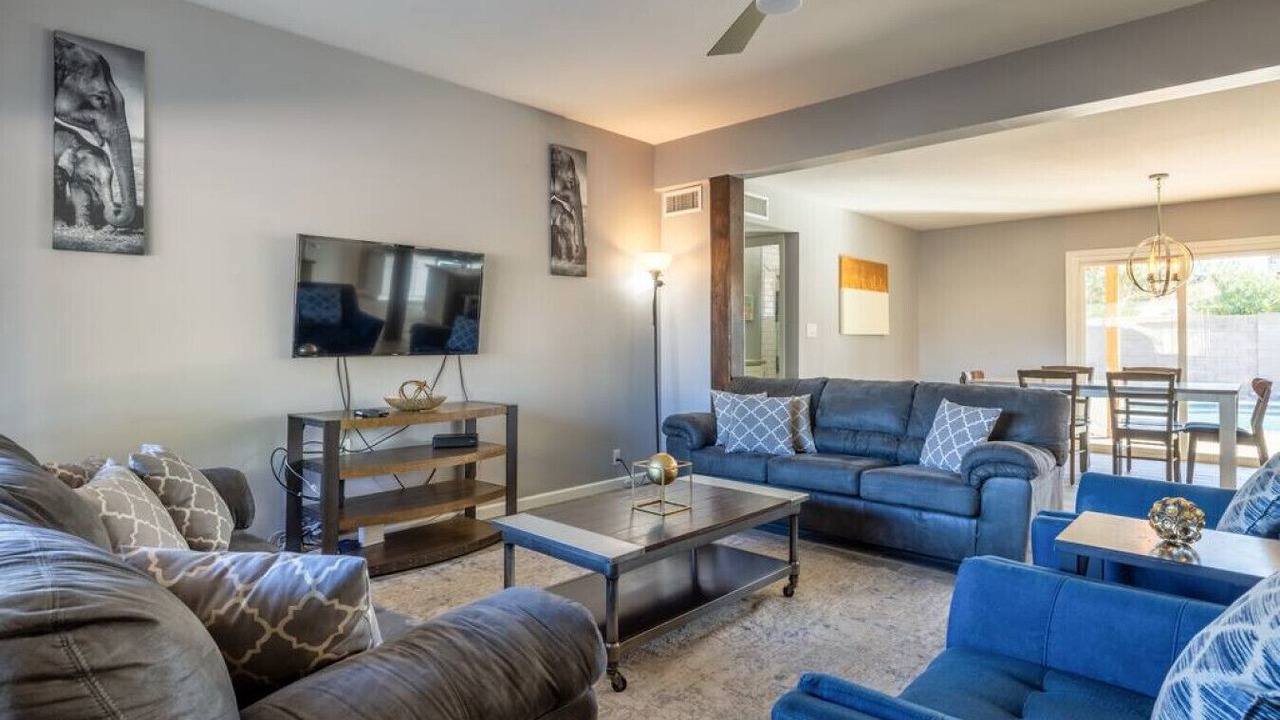 Photo of Livingroom in Raskin Estates