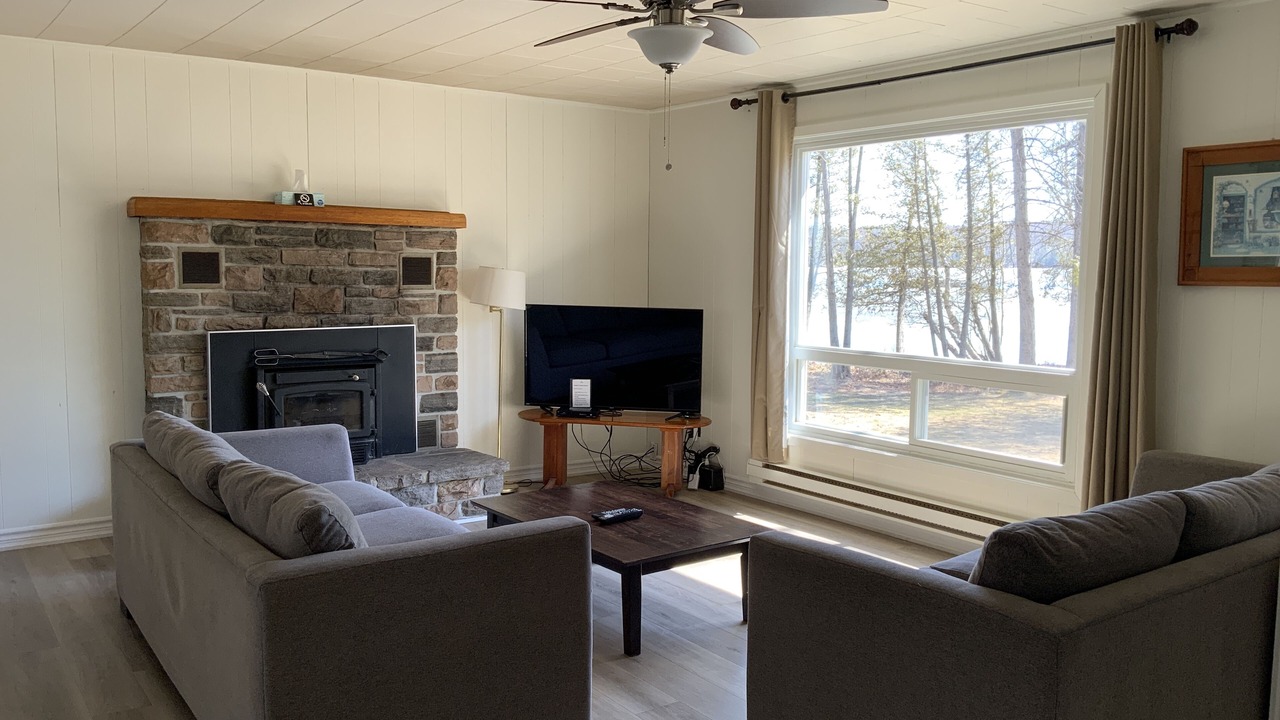 Photo of Livingroom in Lake of Bays