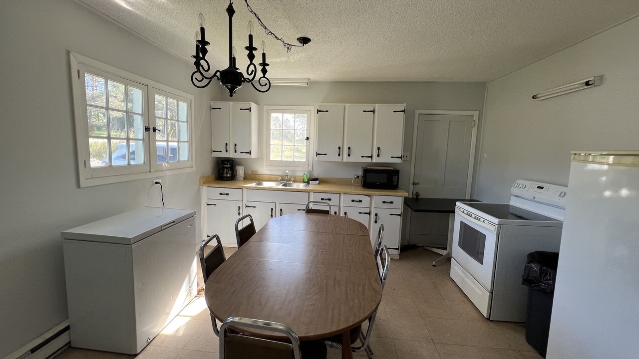 Photo of Kitchen in Lake of Bays