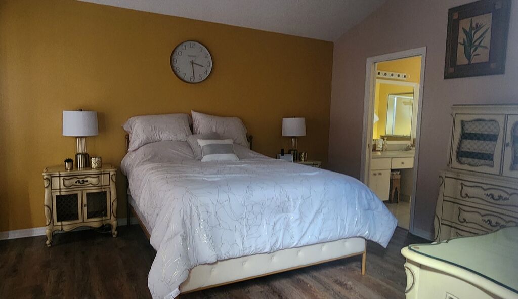 Photo of Bedroom in Town 'n' Country
