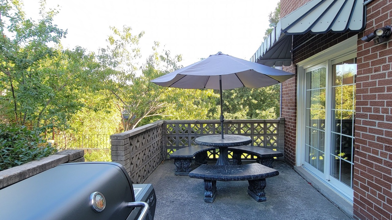 Photo of Outdoor in Maple Leaf