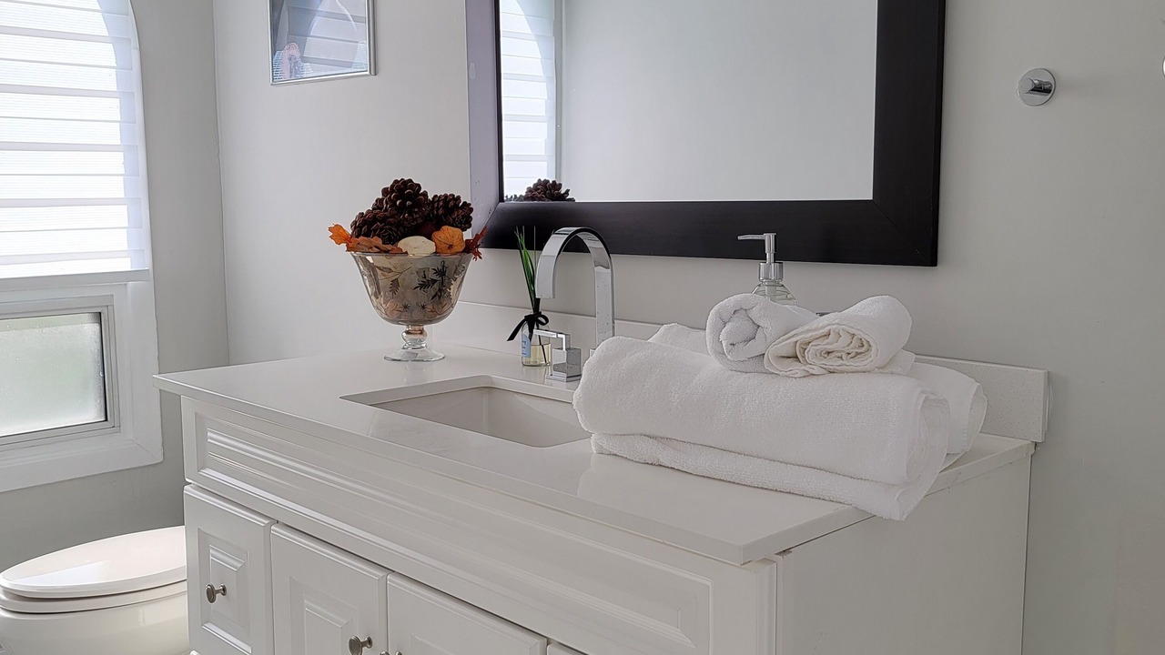 Photo of Bathroom in Maple Leaf