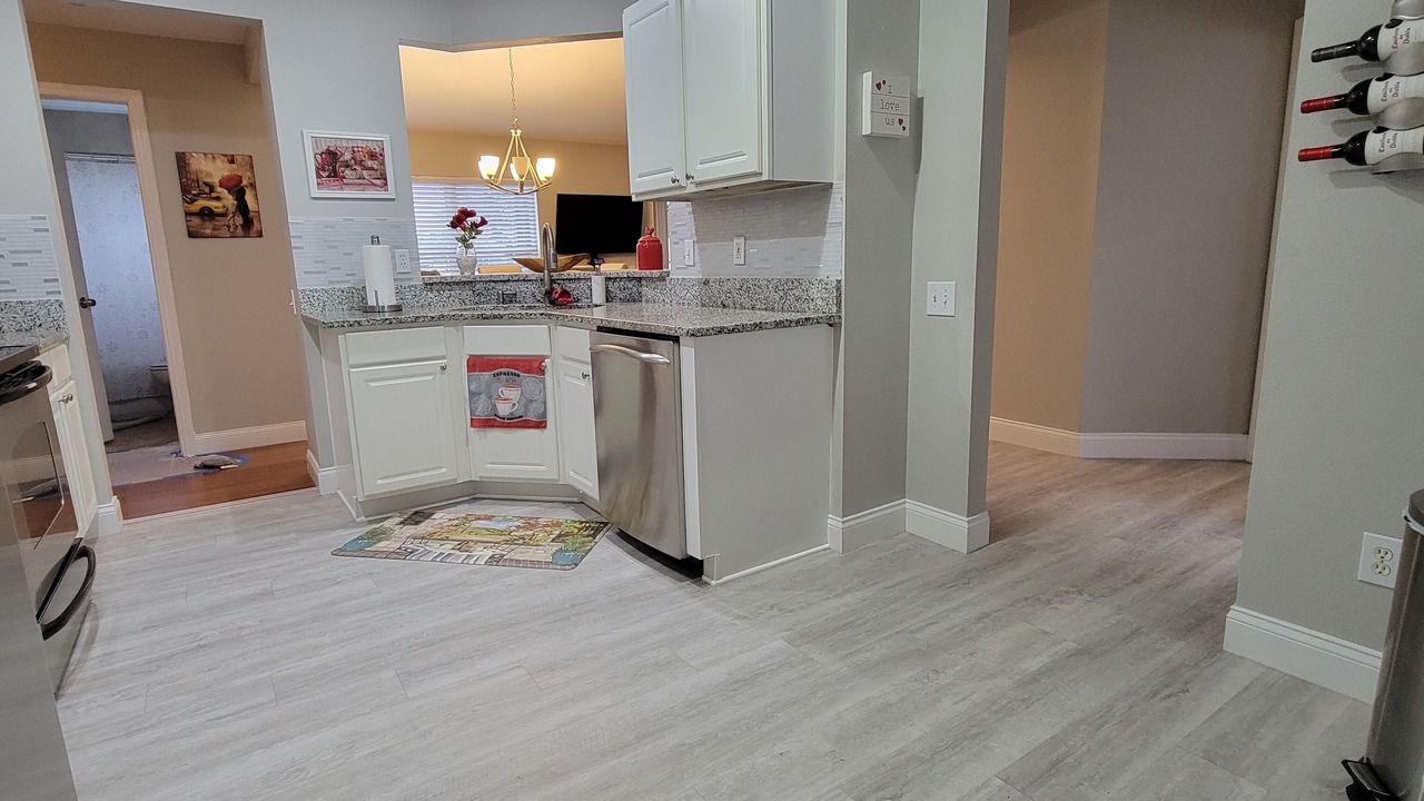 Photo of Kitchen in South Pointe of Tampa