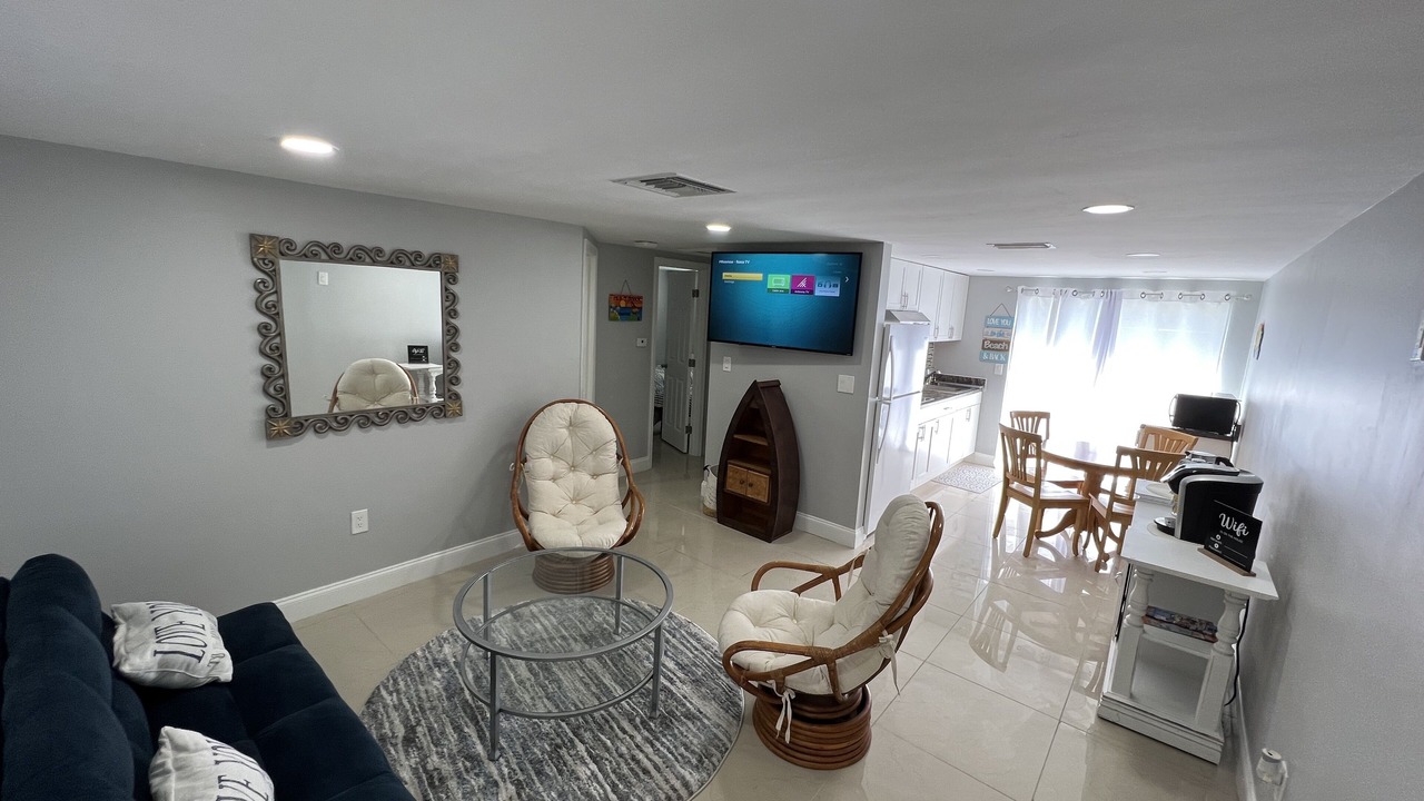 Photo of Livingroom in Embassy Hills