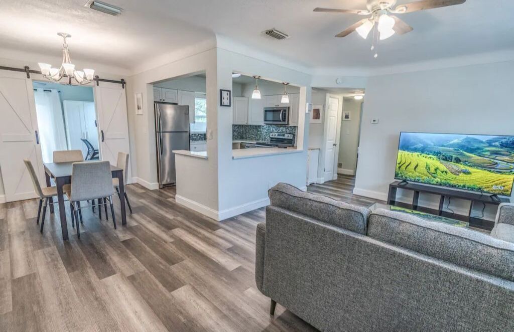 Photo of Livingroom in Bayview