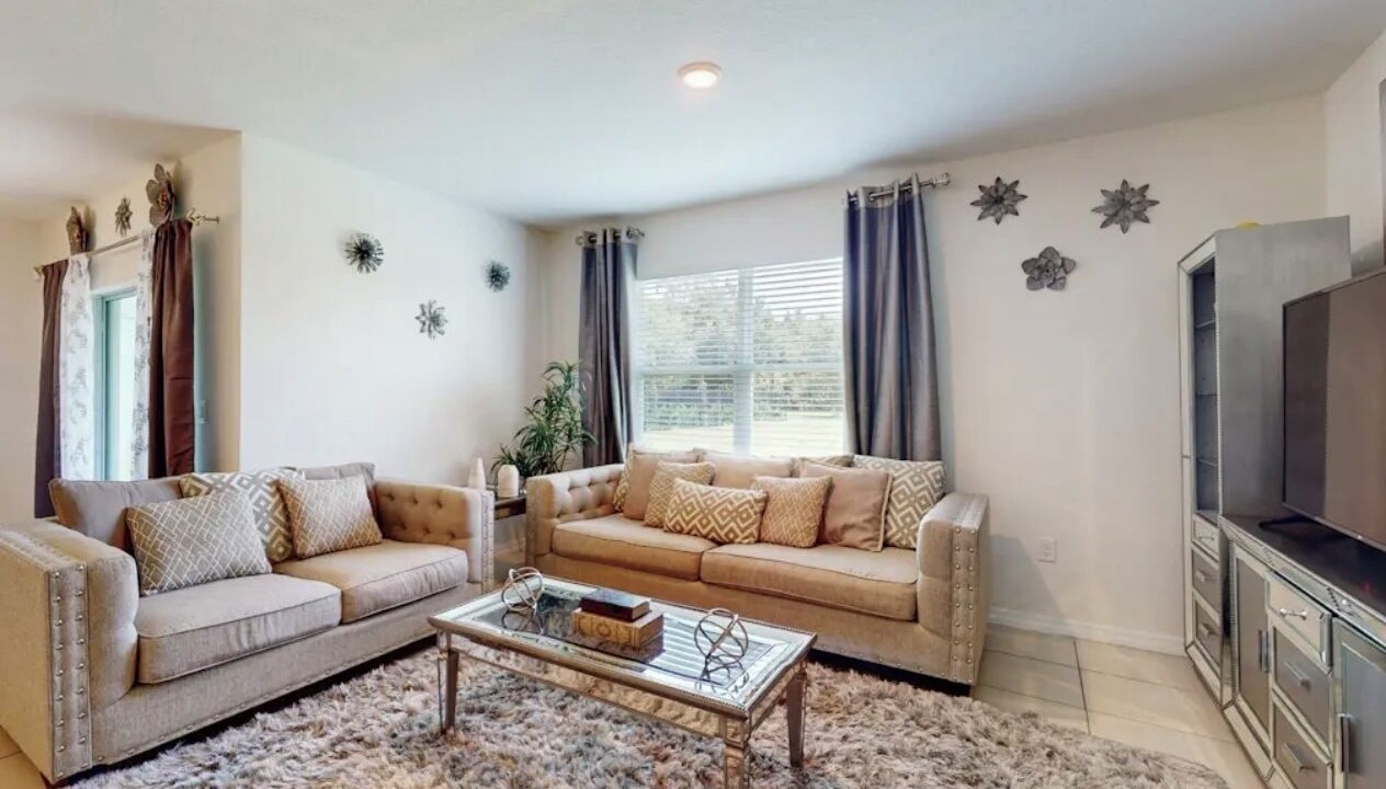 Photo of Livingroom in Meadow Woods