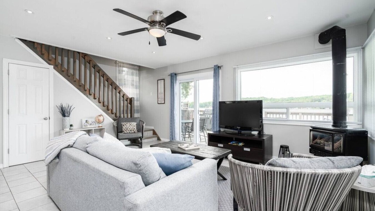 Photo of Livingroom in Brockton
