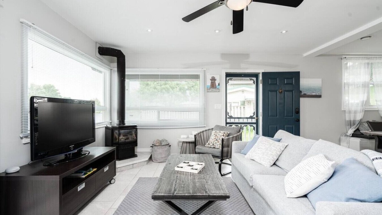 Photo of Livingroom in Brockton