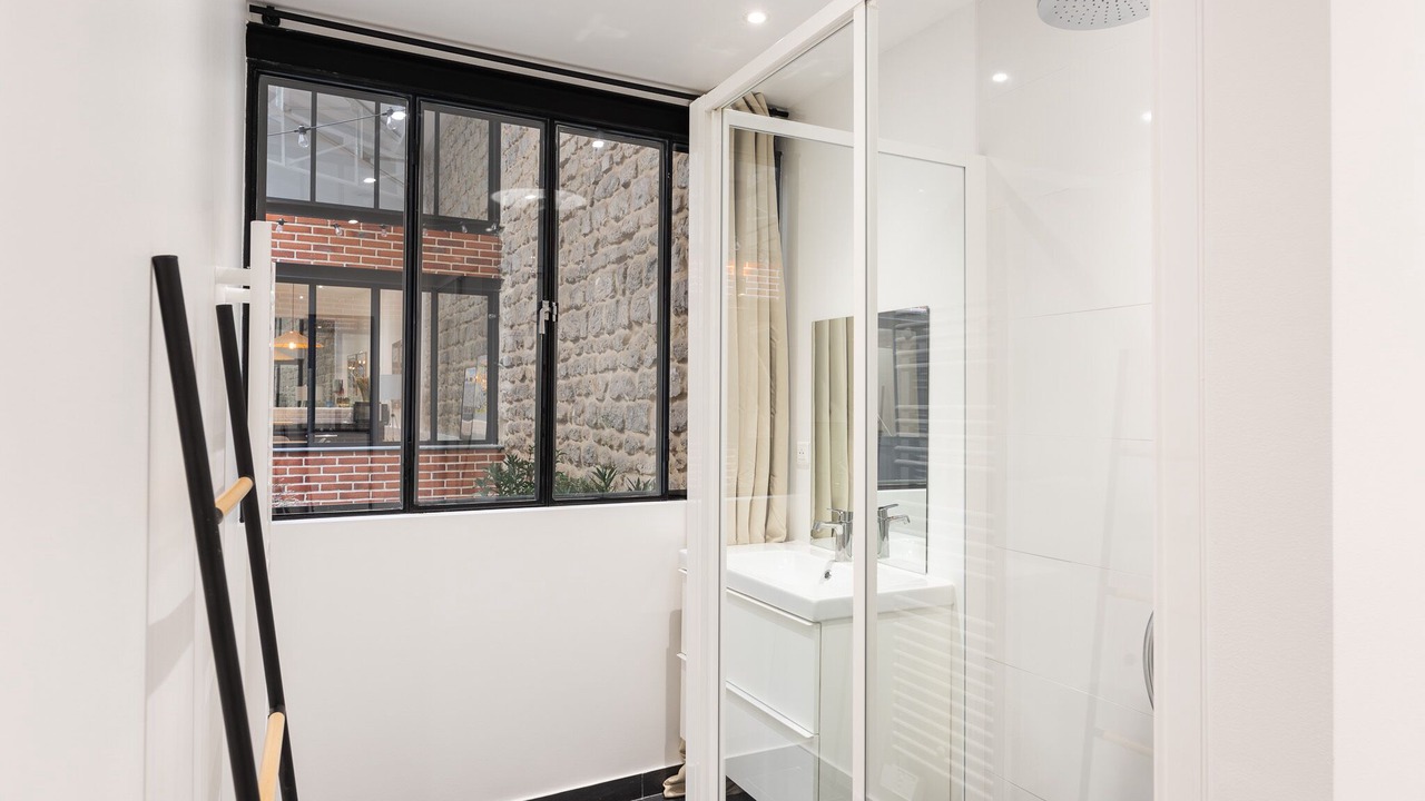 Photo of Bathroom in Quartier des Grandes-Carrieres