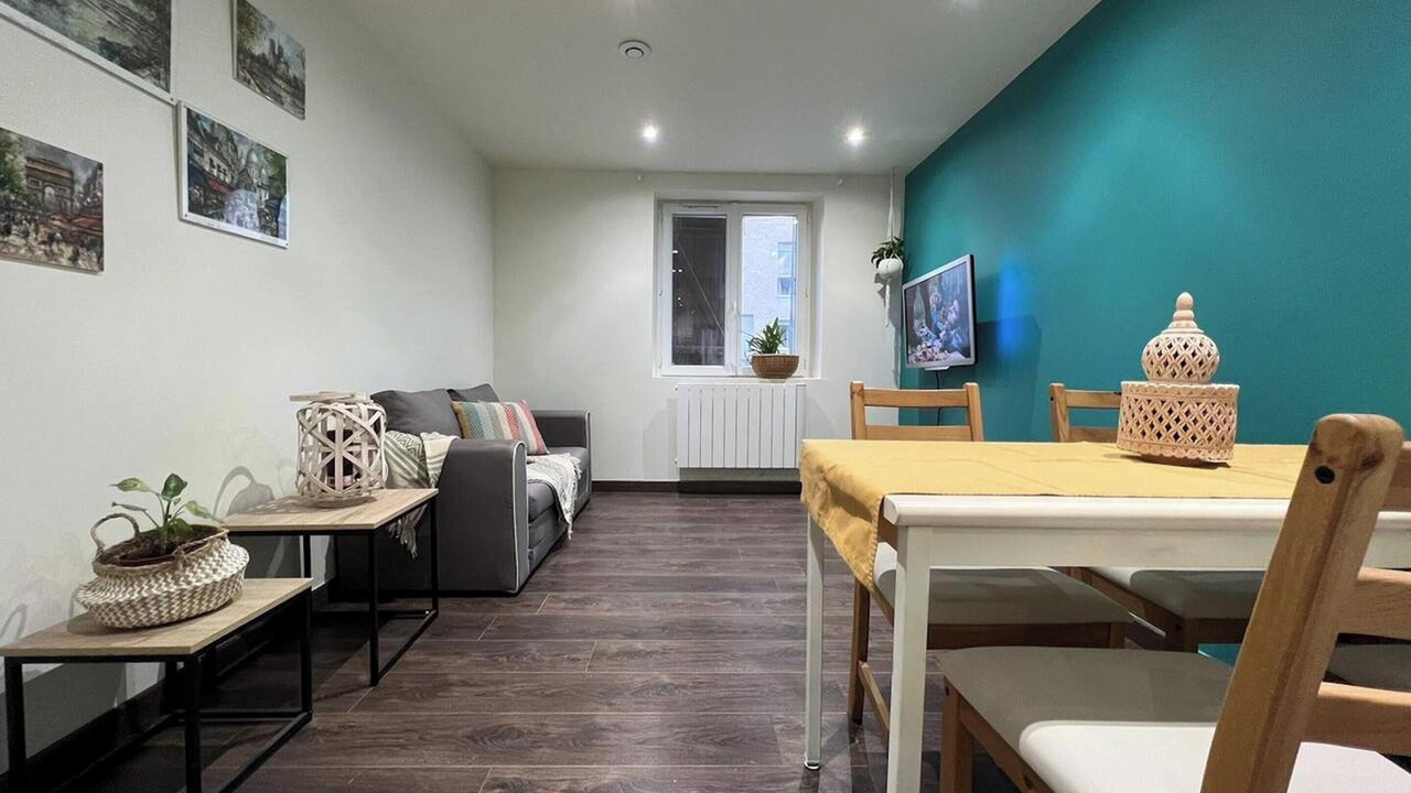 Photo of Livingroom in Stains