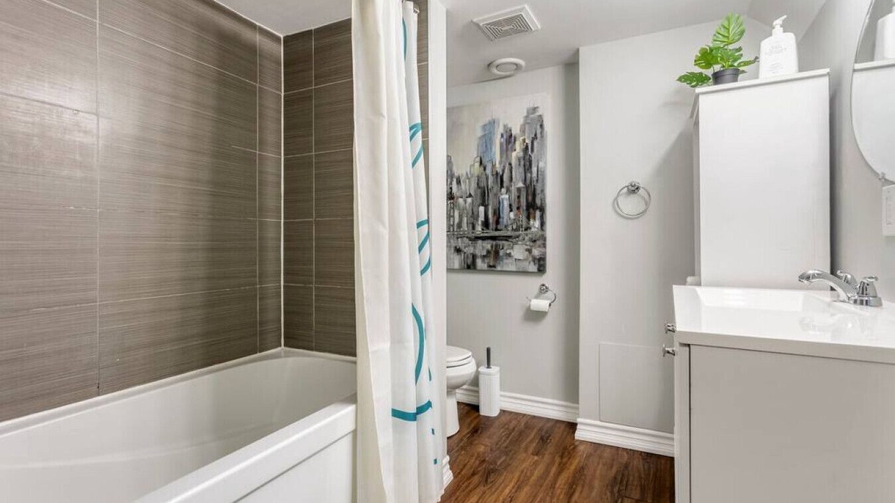 Photo of Bathroom in Lakeview