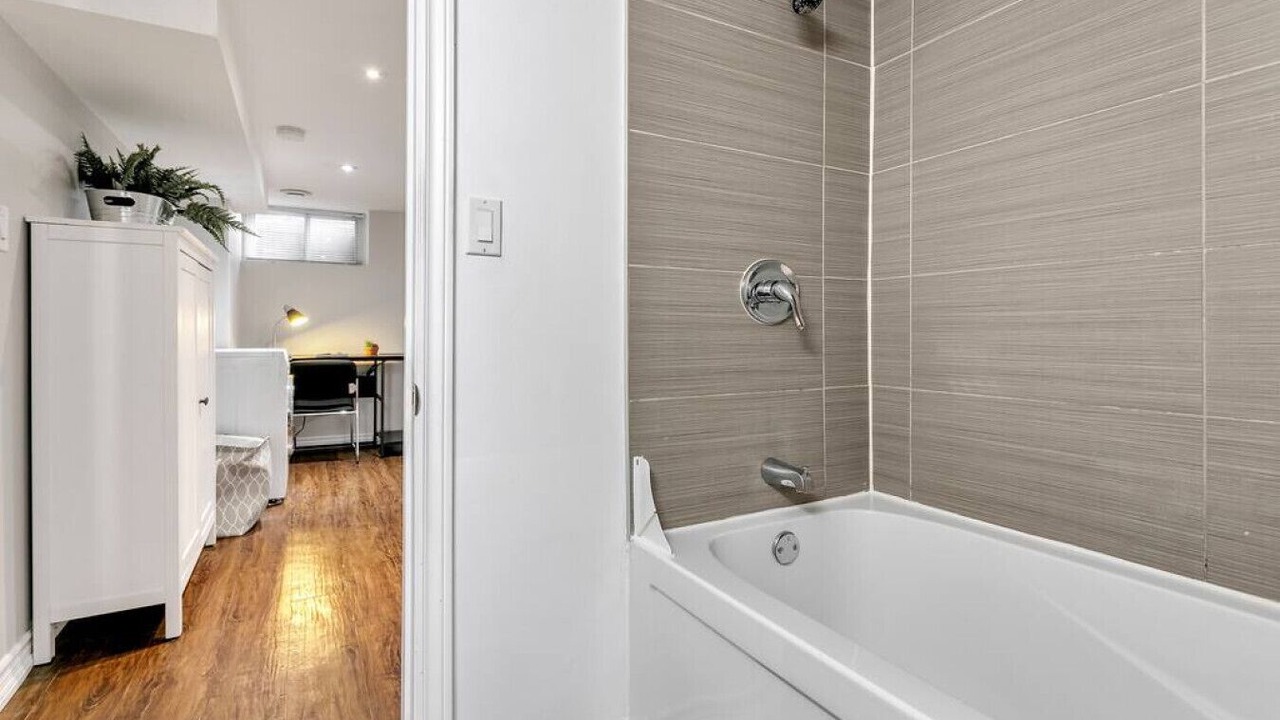 Photo of Bathroom in Lakeview