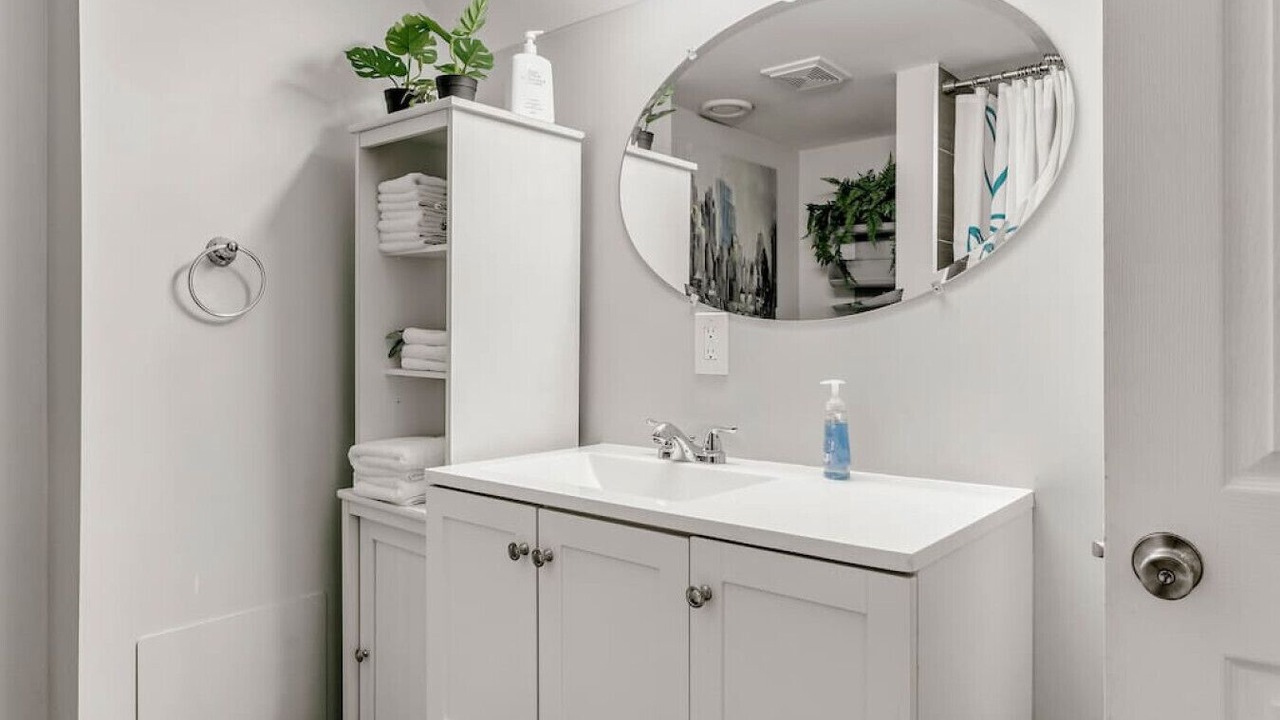 Photo of Bathroom in Lakeview