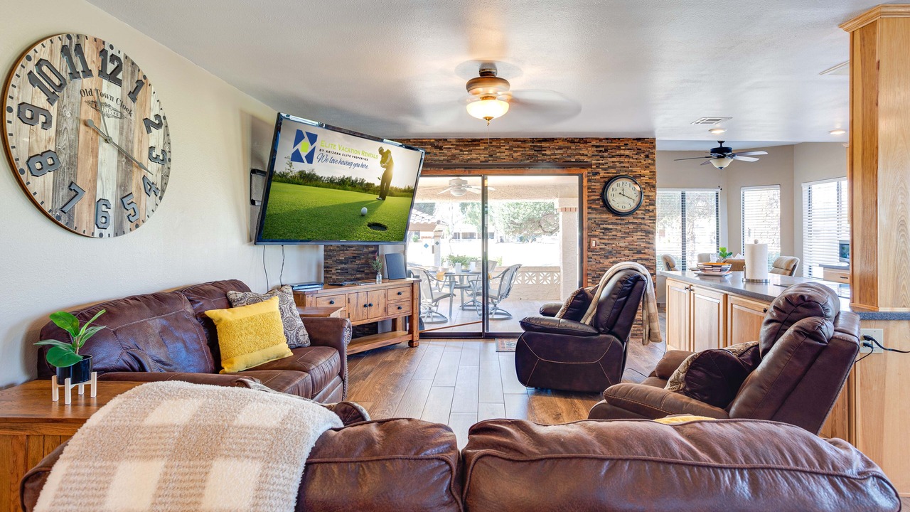 Photo of Livingroom in Fountain of the Sun
