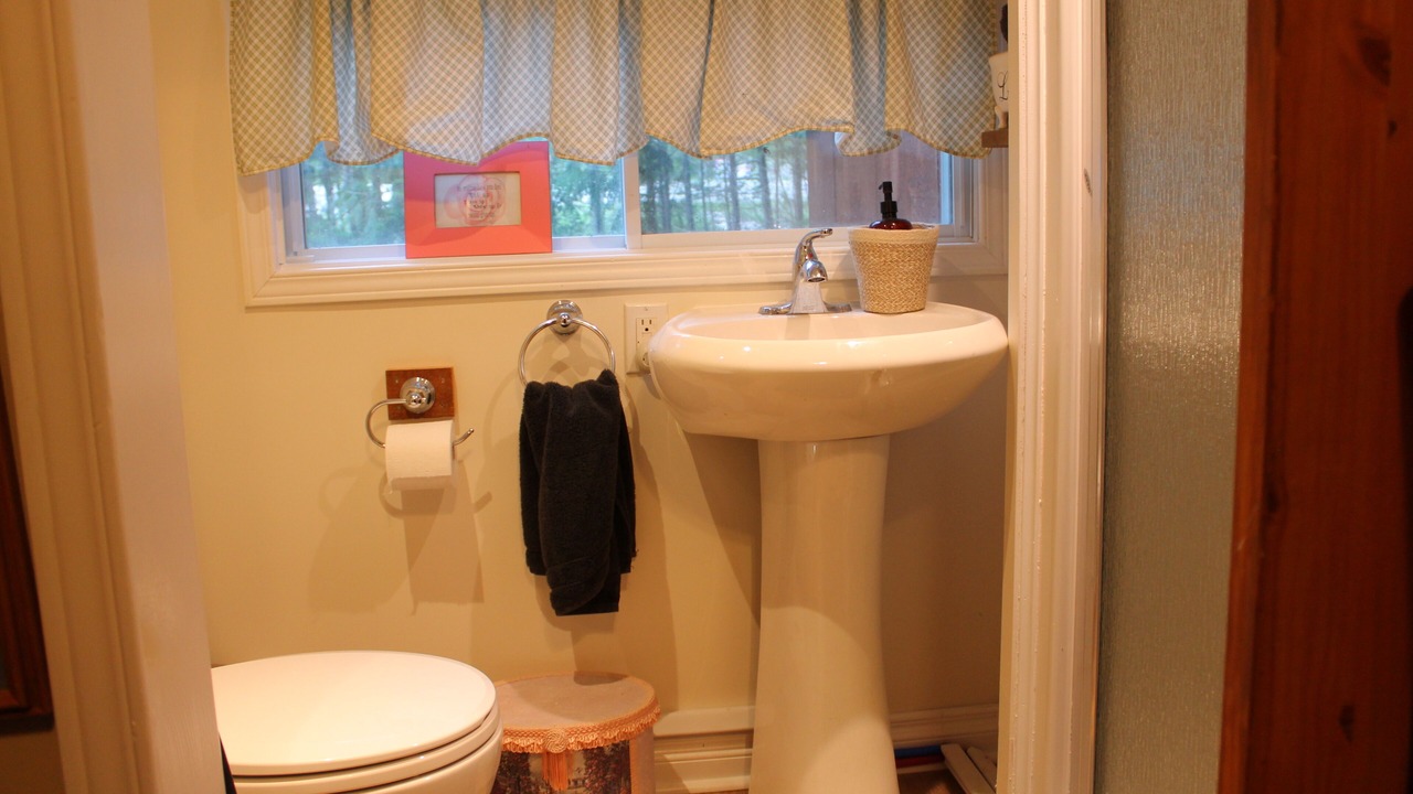 Photo of Bathroom in Mono