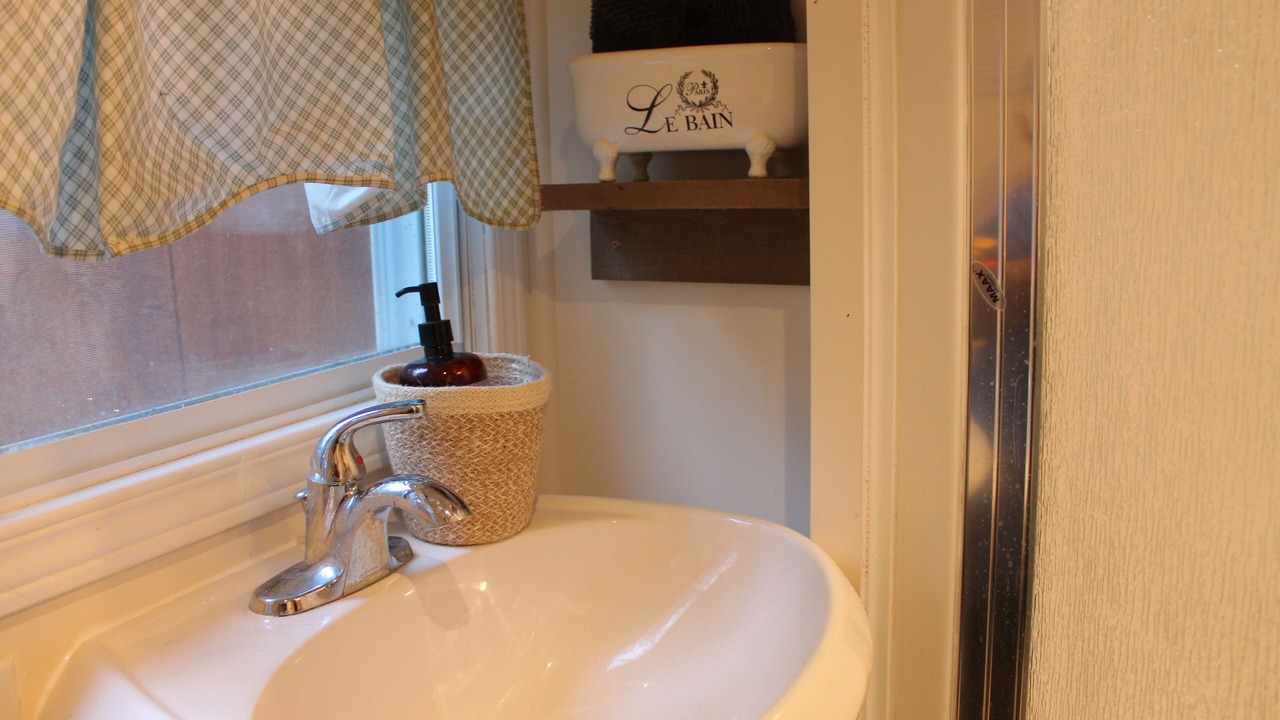 Photo of Bathroom in Mono