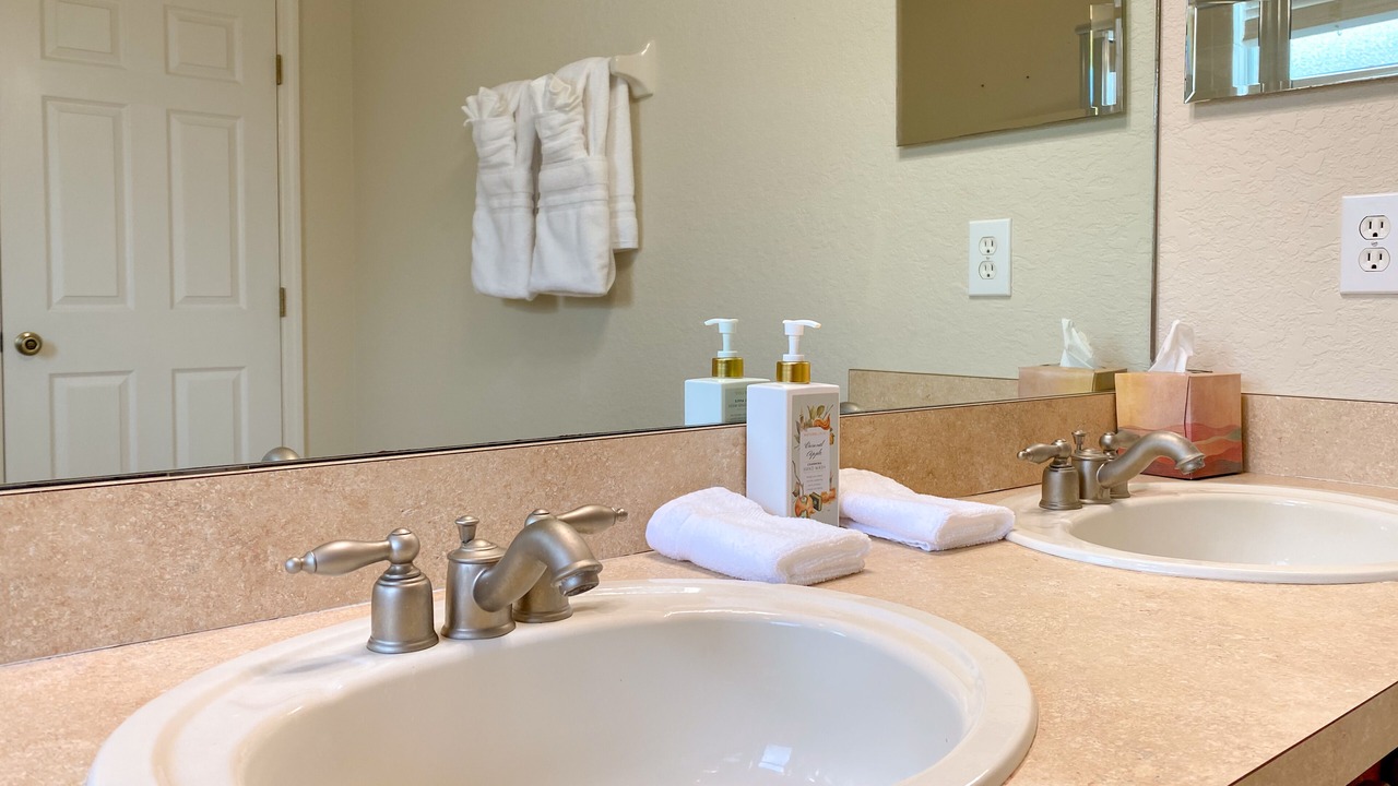 Photo of Bathroom in Trafalgar Village