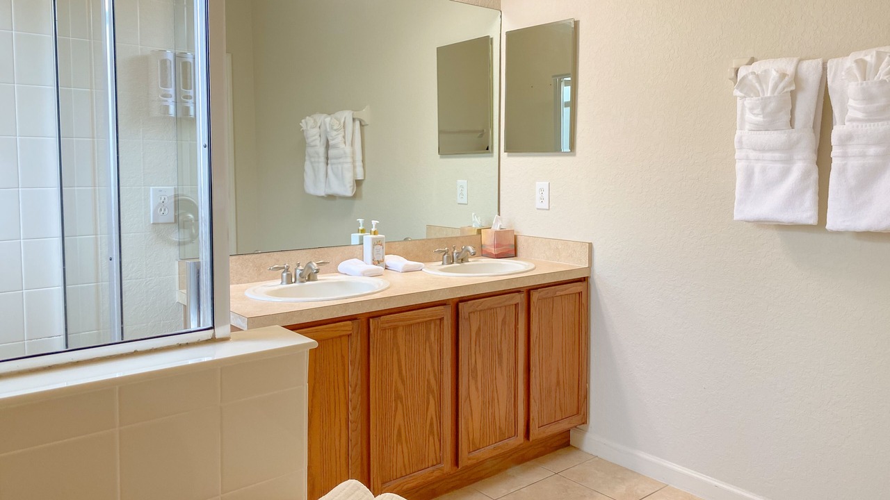 Photo of Bathroom in Trafalgar Village