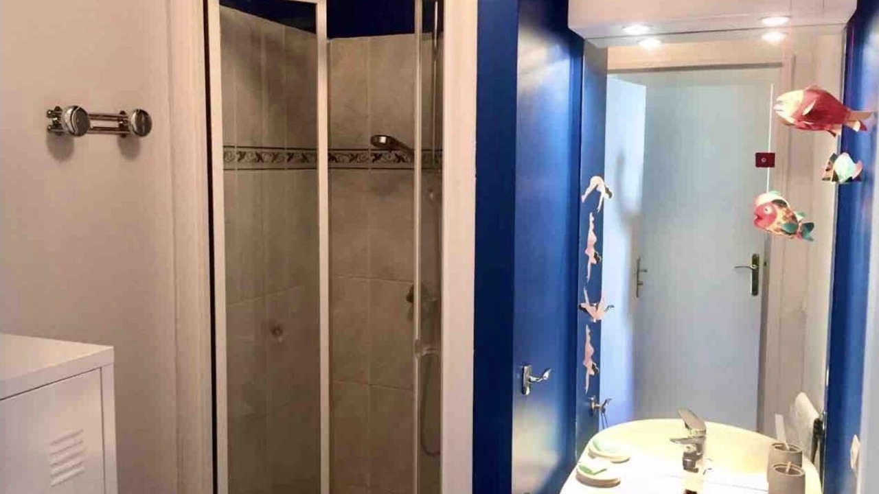 Photo of Bathroom in Combat