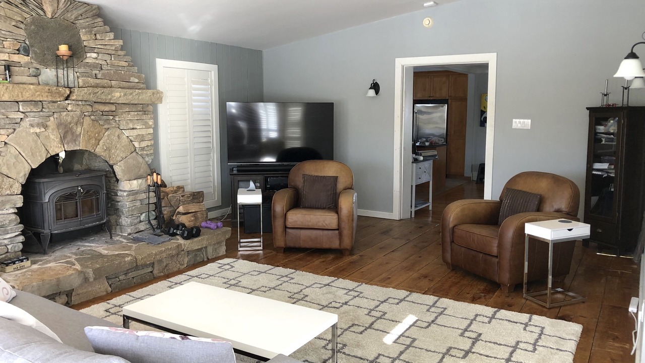 Photo of Livingroom in Mono