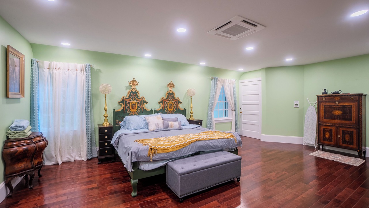 Photo of Bedroom in Cold Spring Harbor