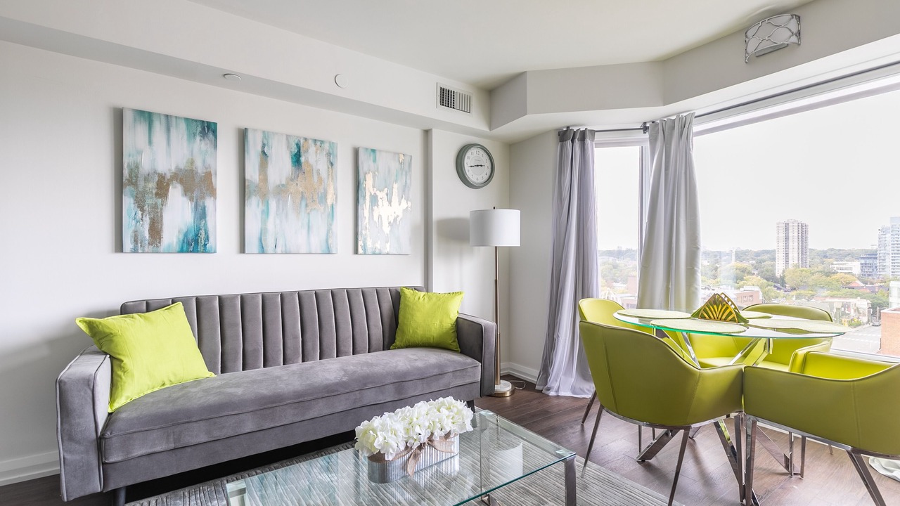 Photo of Livingroom in Bloor-Yorkville