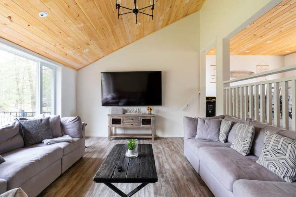 Photo of Livingroom in Wymbolwood Beach